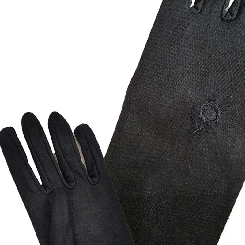 Touchscreen-compatible gloves for smartphone use - blend of style and functionality.